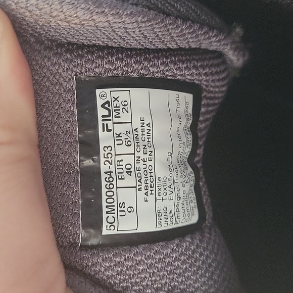Fila Sneakers - size 9 - Picture 6 of 6